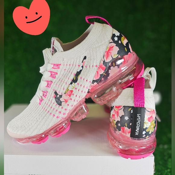 Nike Women’s Pink White 🩷 Floral air Max Vapormax Swoosh VaporMax Sneakers - Picture 2 of 10